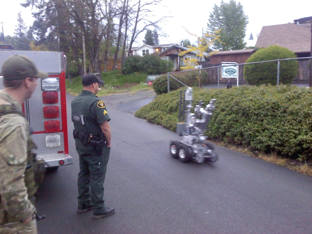 loading Gallery/Action/Bomb Threat 16may2011/fullsize/110517 001.jpg... or select a thumbnail